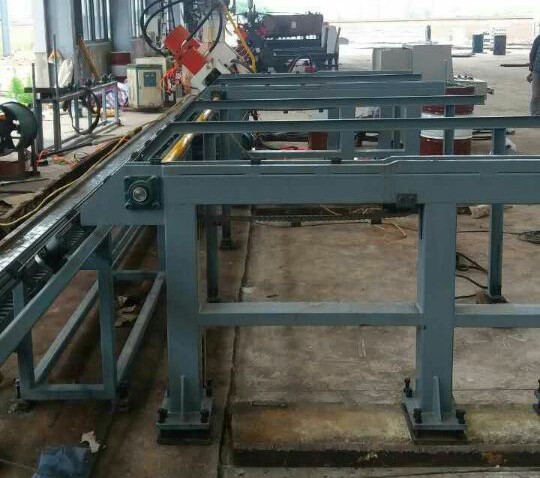 數(shu)控(kong)帶(dai)鋼(gang)衝(chong)孔(kong)機